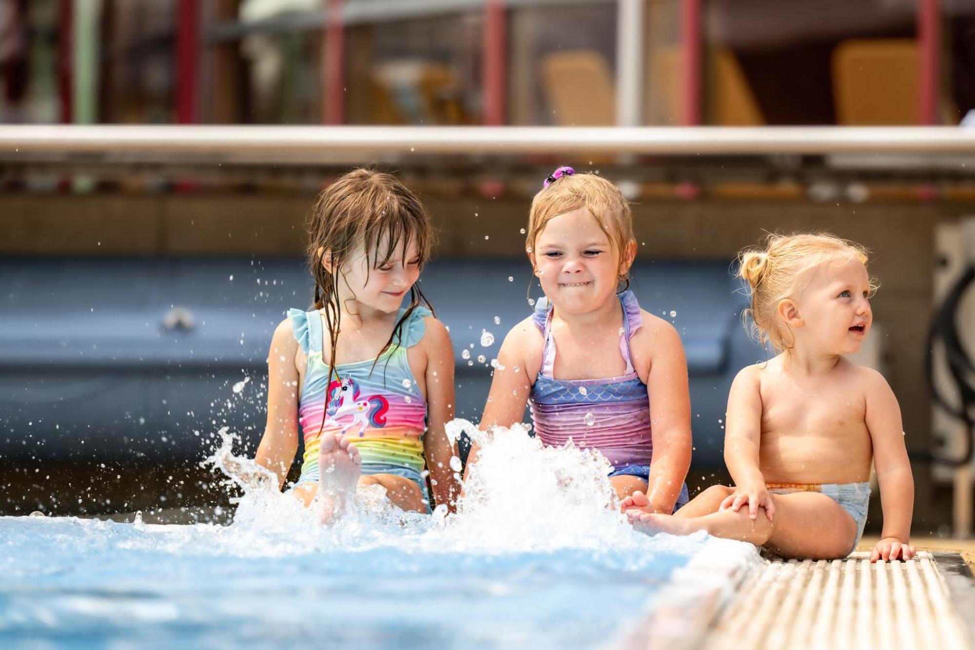 H2O Hotel-Therme-Resort, Fur Familien Mit Kindern バート・ヴァルタースドルフ エクステリア 写真