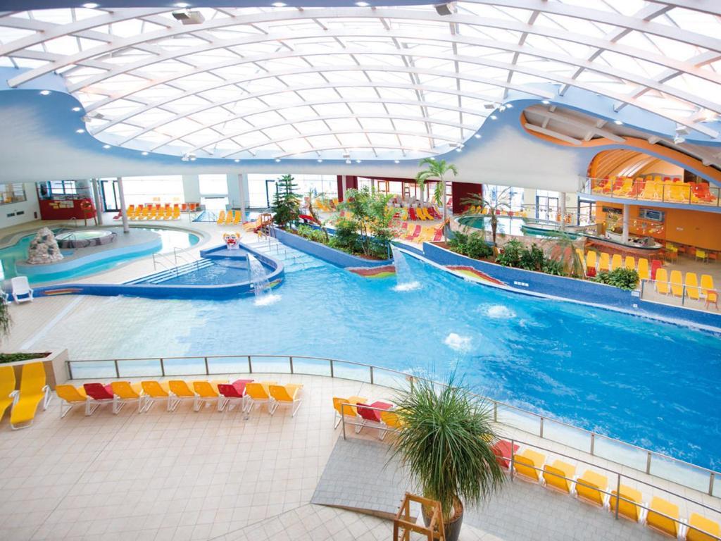 H2O Hotel-Therme-Resort, Fur Familien Mit Kindern バート・ヴァルタースドルフ エクステリア 写真