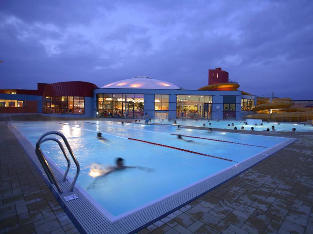 H2O Hotel-Therme-Resort, Fur Familien Mit Kindern バート・ヴァルタースドルフ エクステリア 写真