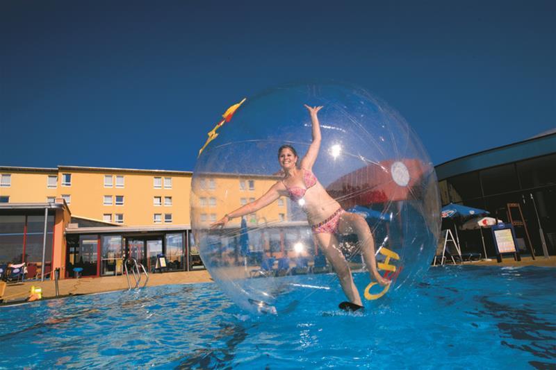 H2O Hotel-Therme-Resort, Fur Familien Mit Kindern バート・ヴァルタースドルフ エクステリア 写真